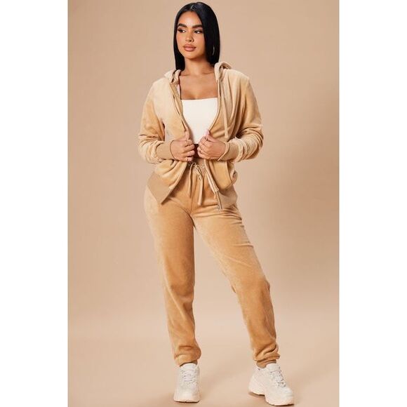 FASHIONNOVA THE ORIGINAL TRENDSETTER VELOUR SET Camel Size Medium - Picture 1 of 8